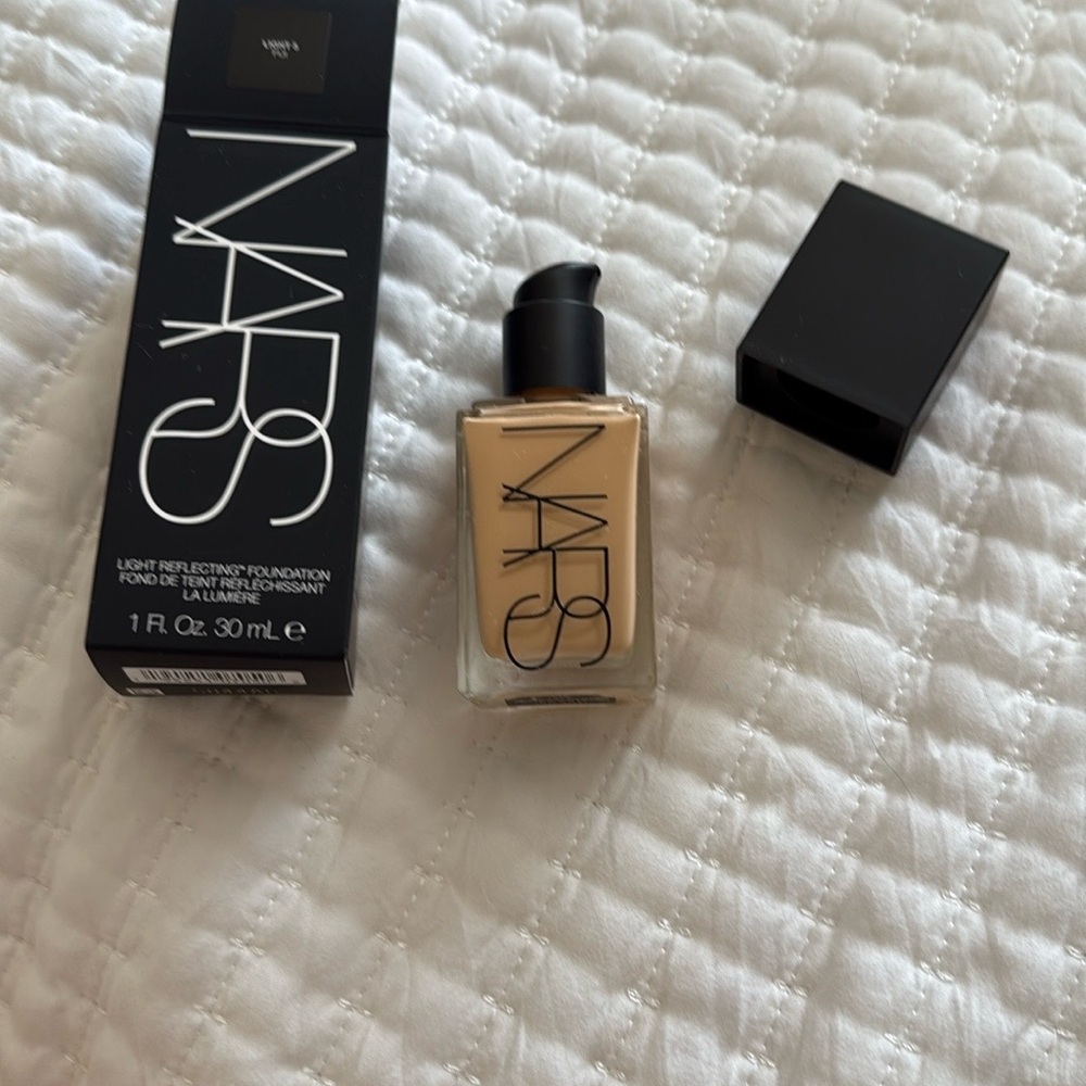 NARS Light Reflecting Foundation